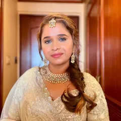For this daytime wedding event, I created a look with a matte base to ensure it stayed flawless in the heat, paired with shiny eyes and a beautiful traditional braid.