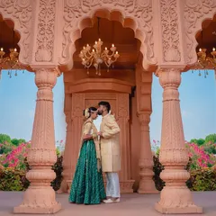 For couples who dream of a fairytale romance, I create scenes of pure grandeur. This shot, set against stunning royal architecture, captures a kiss that feels like a moment straight out of a classic love story.