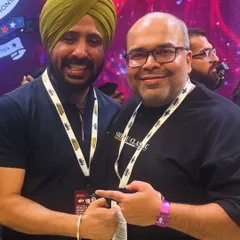 With Suraj Datwani bhai, a man who does so much to support athletes and the fitness community. His work with Gainz4ever is truly empowering for NPC shows.