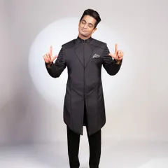 The full look showcases the asymmetrical hem and sharp tailoring of the achkan, a truly modern take on ceremonial wear.