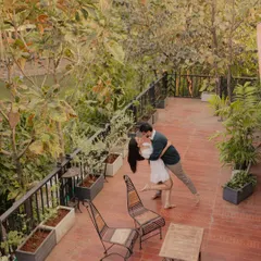 A spontaneous dance on a beautiful terrace surrounded by lush greenery. We encourage couples to be themselves, which leads to these wonderful, natural moments.