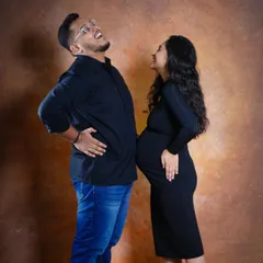 We love capturing genuine laughter. This candid shot shows a lighthearted and fun moment between the couple, reflecting the joy and excitement of expecting.