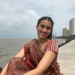 A candid moment at Marine Drive in Mumbai. Even in a simple saree, I aim to convey a sense of ease and joy, making the look feel natural and relatable for lifestyle shoots.