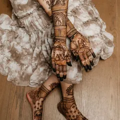 Here you can see a complete bridal mehandi look, with intricate designs covering the full arms and feet. I make sure the patterns are consistent and beautiful from every angle, perfect for your wedding photos.
