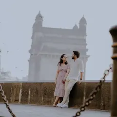 An iconic pre-wedding shoot with the Gateway of India as a misty backdrop. I love using the character of Mumbai to create memorable and atmospheric couple portraits.