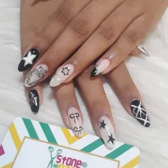 For a cool, graphic look, I combined black and white stars, geometric patterns, and delicate bow illustrations. Each nail tells a different story, creating a unique and personalized set.