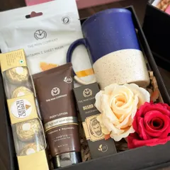 A complete grooming and indulgence kit for him. This hamper contains a Man Company face sheet mask, beard oil, and body cream, along with Ferrero Rocher and a stylish coffee mug.