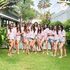 The bride tribe, united and ready for adventure in Bali. I can arrange custom matching t-shirts for the entire squad to make your bachelorette trip even more memorable.