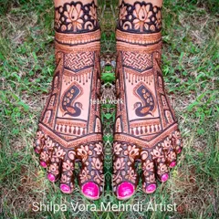 A beautiful peacock-themed design for the feet, with intricate floral patterns covering the toes. The symmetry is key to a professional look.