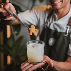 I revel in a drink that transcends the ordinary. The Paradiso is just that, a dance of silky tequila, the quiet fire of ginger, and the delicate grace of elderflower, all lifted by the sparkle of tonic. A little gingerbread man adds a touch of whimsy.