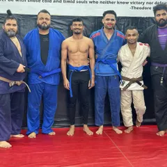 The grappling team. Our BJJ and wrestling squad, featuring students with different belt levels, from white to brown. We have a strong ground game, and we learn from each other.