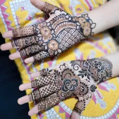 A beautiful example of 'sider' henna, with two complementary designs that are intricate but not as heavy as a full bridal look.