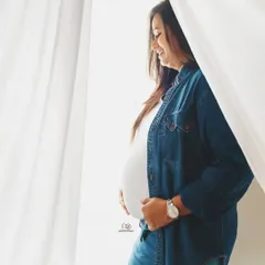 A candid smile captured in a light and airy at-home setting. These lifestyle sessions are all about capturing your genuine happiness in a comfortable environment.