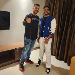Chilling with the amazing artist Amar Jalal after his show. It's always great to connect with fellow performers and plan for more epic nights.