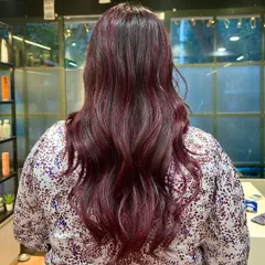 The back view of this cherry red look. The color is even and vibrant, with beautiful dimension and shine.