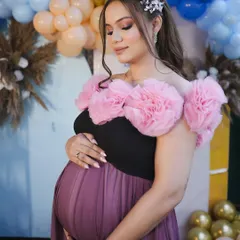 A personal and special moment from my baby shower. I created my own soft glam look for the day, feeling radiant and excited to celebrate with my loved ones.