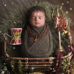A close-up of the baby boy portraying Mahadev, showing the carefully placed tripundra on his forehead and the miniature damaru. These details make the portrait special.