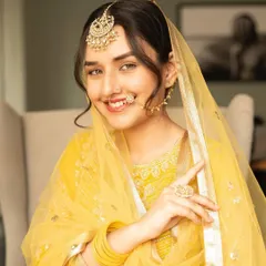 A smiling shot that shows the versatility of this royal look, making it suitable for both dramatic and joyful expressions in a photoshoot.
