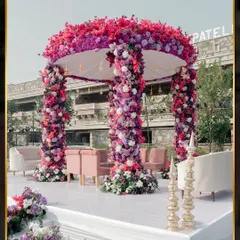 A mandap should be a showstopper. For this ceremony in Udaipur, I used a cascade of pink and purple florals to create a space that felt both regal and romantic. It’s not just about flowers, it’s about creating an atmosphere where your vows feel truly magical.