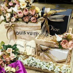 For this engagement packing, I combined high-end luxury brands like Louis Vuitton and Dior with lush pastel floral arrangements. The result is a breathtaking display that perfectly balances modern luxury with romantic wedding traditions.