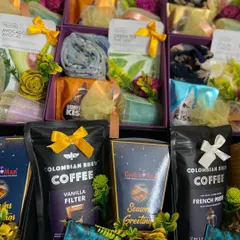 We create distinct wedding favors for all your guests, like this assortment for a recent celebration. This collection shows a mix of gifts for men and women, including premium coffee and post-shave balm alongside elegant scarves and skincare items, ensuring everyone receives a thoughtful and useful token of appreciation.