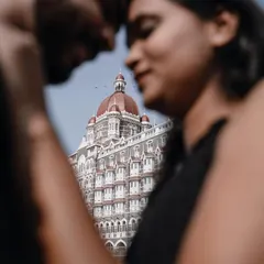 I love using creative framing to tell a story. Here, I've shot through the couple to focus on the Taj hotel, creating a unique perspective that is both artistic and meaningful.