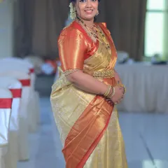 A full-length view of Chandana's classic South Indian look. The Kanjeevaram saree is draped perfectly to showcase its beauty, complemented by her glowing makeup.