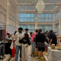 A successful exhibition is all about creating an engaging environment that attracts footfall. Here's a look at one of our lifestyle exhibitions, hosted in an elegant hall, where guests are busy exploring stalls from various homegrown brands.