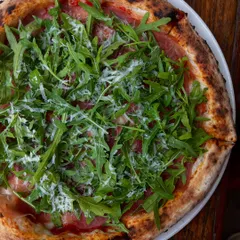 Hot from the oven, our Parma Ham & Arugula pizza is made for slow moments and good company. The saltiness of the ham pairs perfectly with the fresh, peppery arugula.