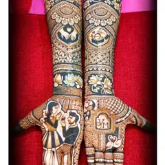 This engagement mehandi features a portrait of the couple during the ring ceremony. I love adding personal touches like this, along with initials and symbols like swans that represent their bond.