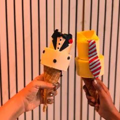 For Father's Day, I designed these custom cakesicles to look just like dad's favorite shirts and tuxedos. Every detail, from the tiny buttons to the patterned tie, is handcrafted to make your gift truly personal and memorable.