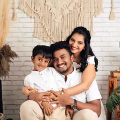 A picture of pure family joy. This portrait, taken in my studio's boho corner, showcases a beautiful family hug with coordinating white outfits that create a fresh and timeless look.