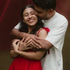 This is the kind of moment I live to capture. The pure, uninhibited joy in Deyana’s smile as Daral holds her close. It’s a candid photograph that is filled with warmth and authentic emotion, a perfect memory of their pre-wedding photoshoot.