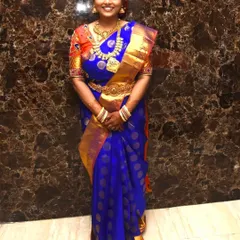 A full-length view of this stunning royal blue Kanjivaram saree. I guide my clients on how to carry themselves with confidence, including posing tips to ensure their photos capture the beauty of their attire.
