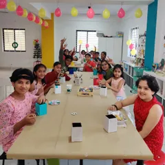 A studio full of happy, creative kids is my favorite sight! I provide long tables and all the materials so everyone has plenty of space to make their masterpiece.