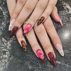 For a look that's both fierce and feminine, we mixed different styles in this set. It features bold leopard print, a vibrant pink 3D jelly nail, and deep burgundy on long, stiletto-shaped extensions.
