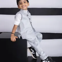 A solo portrait of this dapper young man. Even when part of a sibling shoot, I always make sure to capture individual personalities.