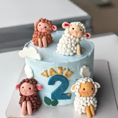 Baa baa! This adorable sheep-themed cake was for Vayu's 2nd birthday. It's a chocolate cake sweetened with date sugar, showing I can accommodate requests for refined sugar-free options.