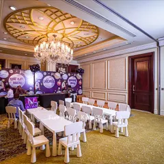 Even in a grand ballroom, our furniture creates the perfect kids' corner. This image shows our white tables and chairs set up for a space-themed birthday party, providing a dedicated and comfortable area for young guests.