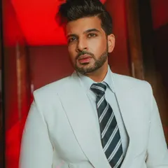 It was a pleasure to design this sharp, all-white suit for actor Karan Kundrra. This look showcases how a perfectly tailored bespoke suit can create a powerful and confident presence.