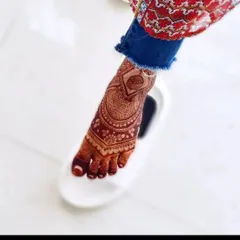 A fun and memorable shot of a bridal foot mehndi. It's all about capturing the happy moments.