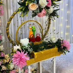 We pay attention to every detail. This is a specially decorated ring platter we created for an engagement ceremony, designed to match the event's theme.