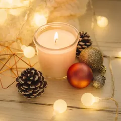 A single jar candle can transform a space, especially during the holidays. This image shows one of my candles as a centerpiece for a cozy, festive arrangement. It’s a great example of how a simple, well-crafted candle can elevate your home fragrance experience.