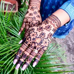 Cutwork, or negative space, is a powerful technique that makes designs pop. I will guide you through creating clean, impactful lotus cutwork like this, a skill that will set your festival and bridal henna apart.