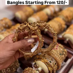 These statement kadas feature a classic twin-peacock design with an antique gold finish. They are bold enough to be worn on their own and add a majestic touch to your outfit.