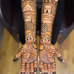 A tribute to the couple's heritage, this bridal design features Jaipur's Hawa Mahal on one arm and Hyderabad's Charminar on the other. Your love story, illustrated with intricate henna details.