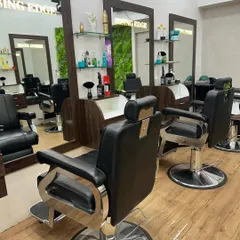 My grooming stations are fully equipped to provide a wide range of services. The clean, organized setup ensures a seamless and professional experience for every client.