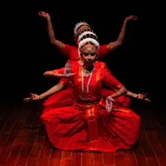 A powerful moment from our production 'Raṅg'. The synchronicity and geometric patterns created by the dancers are a key feature of Kuchipudi group choreography.