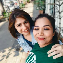 A happy selfie with a happy client. Her smile says it all, and her freshly done hair highlights are shining bright in the sunlight. This is why we love what we do.