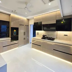 A sneak peek of our project at the prestigious Piramal Aranya. This stunning acrylic and black-tinted glass kitchen is a true example of how a well-made modular kitchen can be a long-term, reusable investment.
